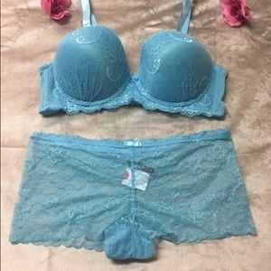 Plus Size Bra Set - Size 44D/1X
